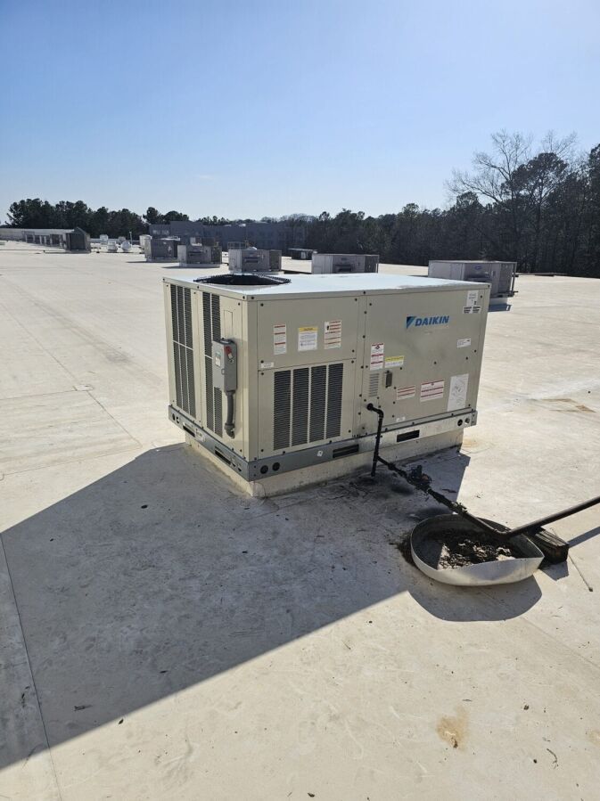 Large HVAC unit installed on top of Commercial building